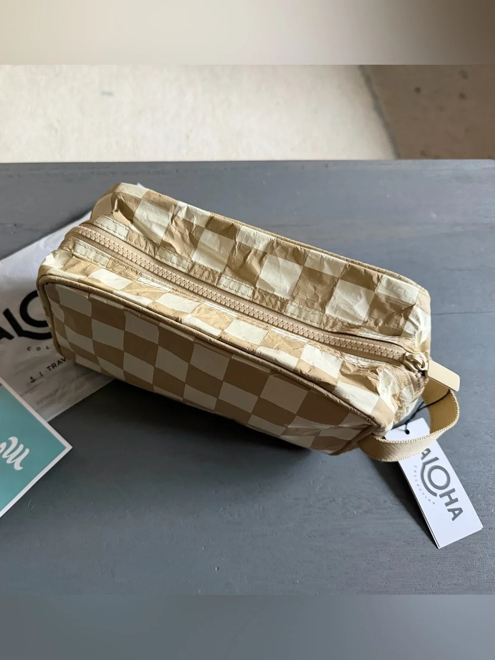 ALOHA COLLECTION CHECKMATE DOPP KIT CREME/DUNE